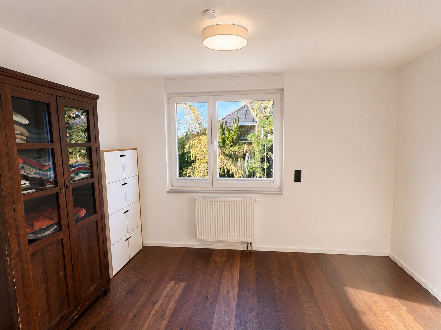 Helles Büro oder Ankleidezimmer