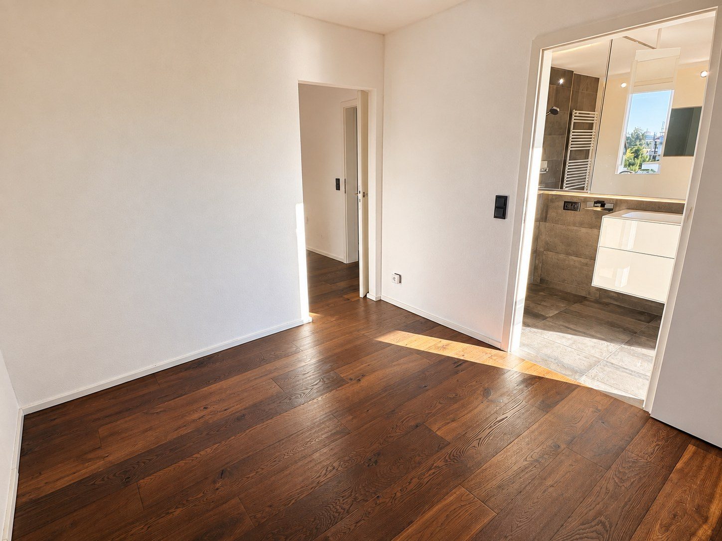 Zimmer mit direktem Anschluss ans Bad